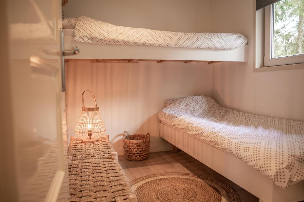 Stayatsas Tiny House Julia In De Bossen Op De Veluwe! เอเปอ ภายนอก รูปภาพ